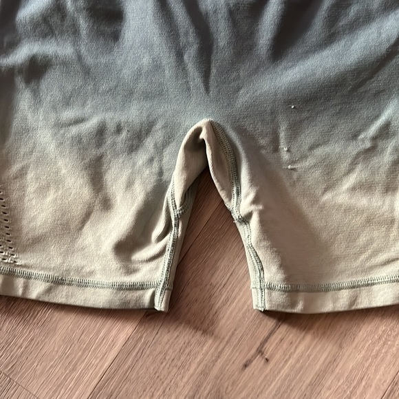 🏴 Pink Victoria’s Secret compression style shorts size small - Picture 3 of 8